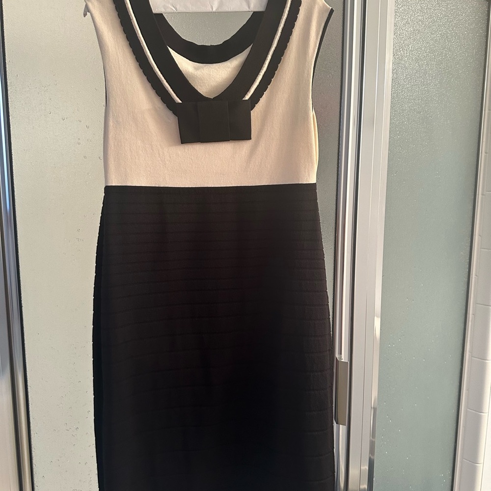 Anne Klein black/cream NWT dress. Size small